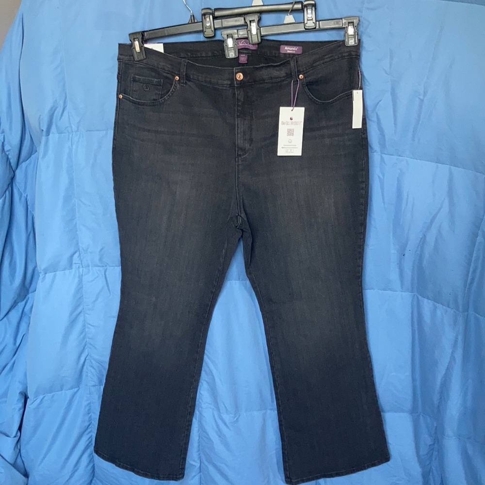 Gloria Vanderbilt Amanda bootcut jean magical stretch classic rise 22W